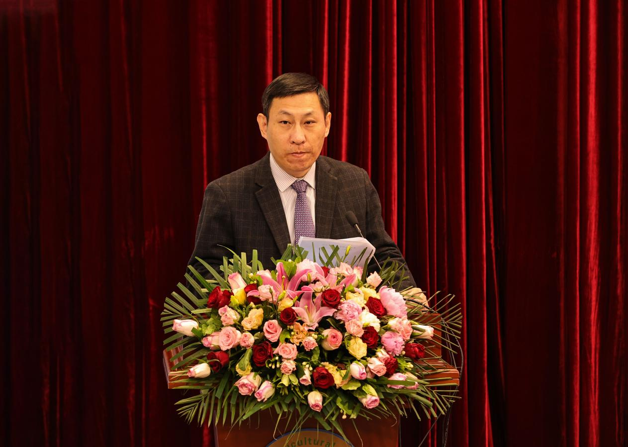 校党委常委、副校长张民主持专家见面会第一阶段会议