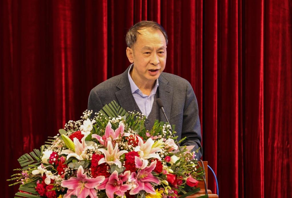 校党委书记王延文在专家意见反馈会上作表态发言